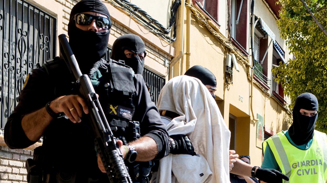 Miembros de la Guardia Civil durante una operación antiterrorista