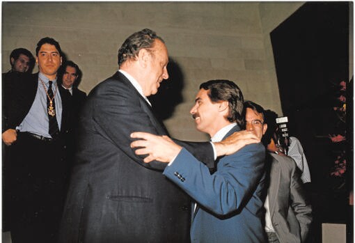José María Aznar (1987-1989). Bajo las siglas entonces de Alianza Popular, Aznar logró para los populares en primer gobierno en Castilla y León, con el apoyo del CDS. Eran las segundas elecciones. No acabó el mandato, pues en 1989 se fue a Madrid