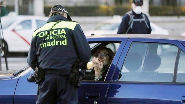 Carmena activó las multas a todos los vehículos en Madrid Central tras perder el Gobierno