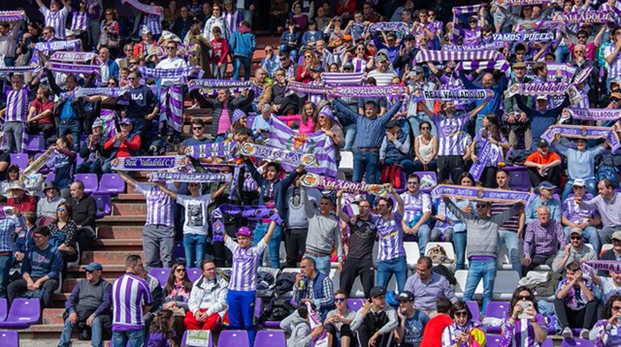 La afición blanquivioleta gana el pulso al club