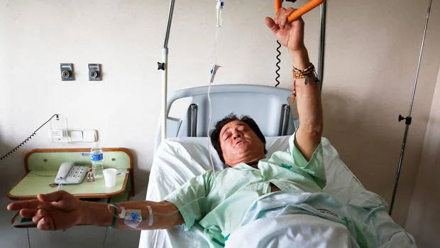 «El Soro» recibe el alta tras ser operado con éxito por el doctor Cavadas para salvar su pierna