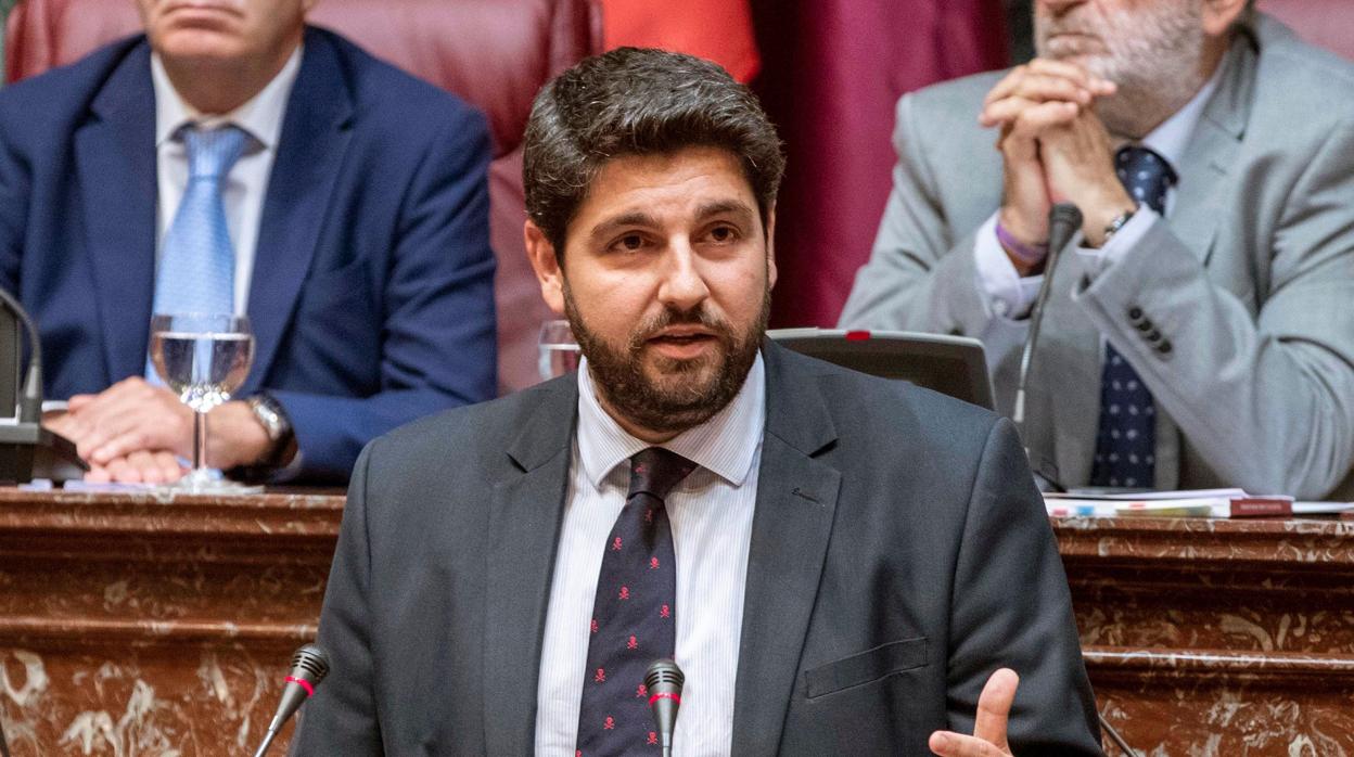 López Miras durante su investidura fallida en el Parlamento de Murcia