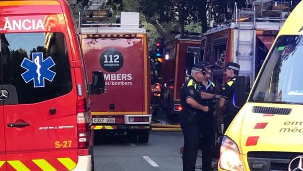 Herida crítica una mujer en el incendio de un edificio en Barcelona