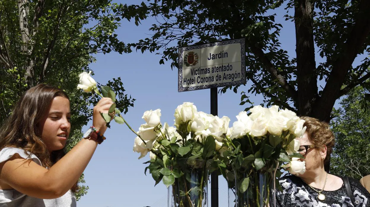 Homenaje de víctimas y familiares con motivo del 40 aniversario del atentado del Hotel Corona, en Zaragoza