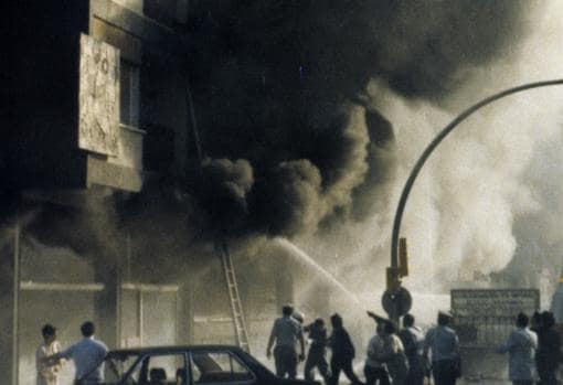 En segundos, el fuego y el humo conviertieron este céntro hotel en una trampa mortal