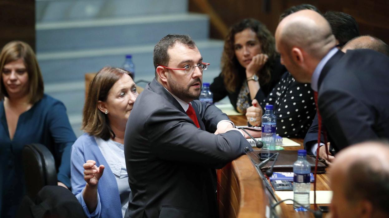 El socialista Adrián Barbón, que ayer no logró ser investido presidente del Principado de Asturias