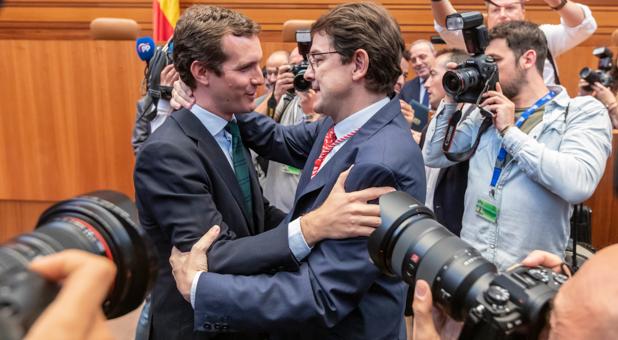 Casado ve en Castilla y León un «ejemplo» para Madrid y Murcia