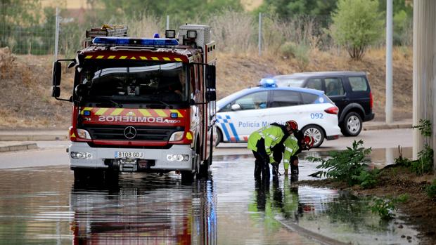 Una tormenta en Valladolid desvía un vuelo y anega avenidas