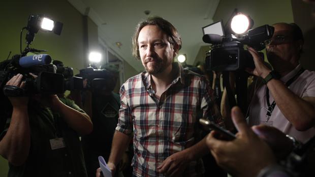 Iglesias agita a su militancia para blindar su propuesta de gobierno de coalición en septiembre