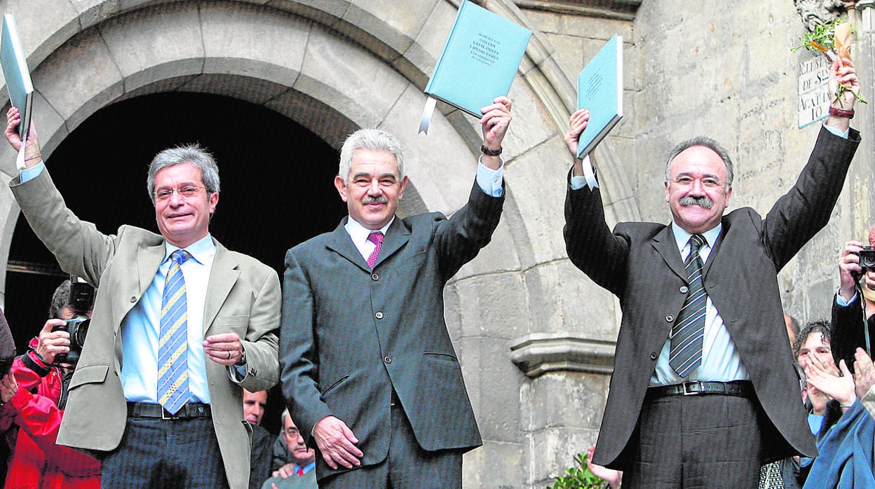 Pasqual Maragall (PSC), Joan Saura (ICV) y Josep Lluís-Carod Rovira (ERC)