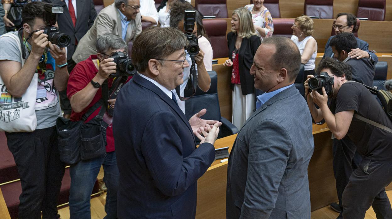 Ximo Puig y Rubén Martínez Dalmau, en las Cortes Valencianas