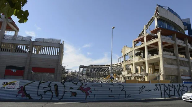 Denuncian a cuatro jóvenes por colarse en las ruinas del Vicente Calderón para hacerse fotos