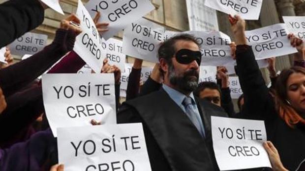Condenado a 20 años de cárcel por violar en grupo a una menor tutelada