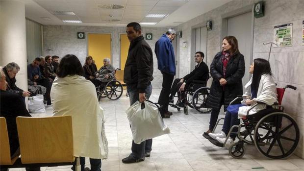 El Hospital Moisès Broggi cierra 68 camas en una situación de «colapso permanente»