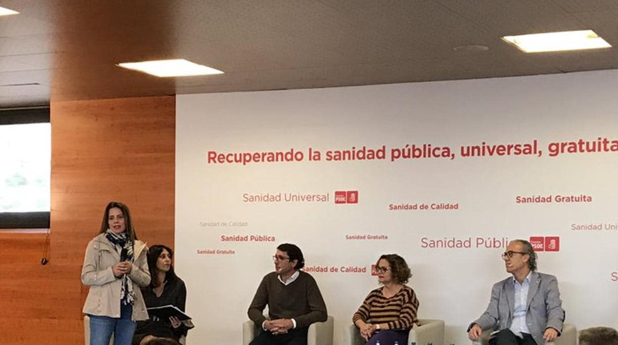 El PSOE de Canarias se lía con el traspaso en Sanidad