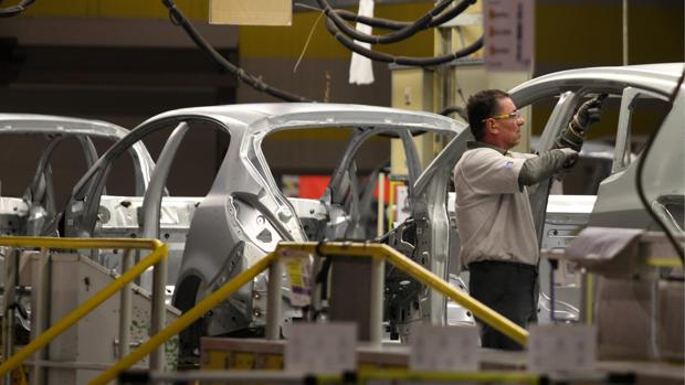 Opel pacta con los sindicatos prescindir de 181 trabajadores a las puertas de la jubilación