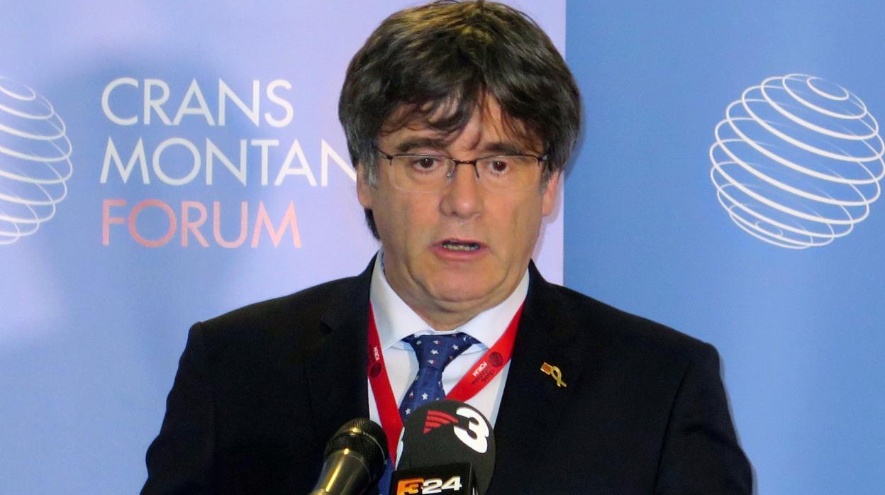 Carles Puigdemont durante una conferencia en Suiza