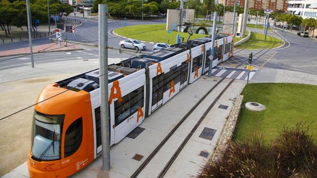 Un TRAM atropella a una anciana de 74 años en Alicante