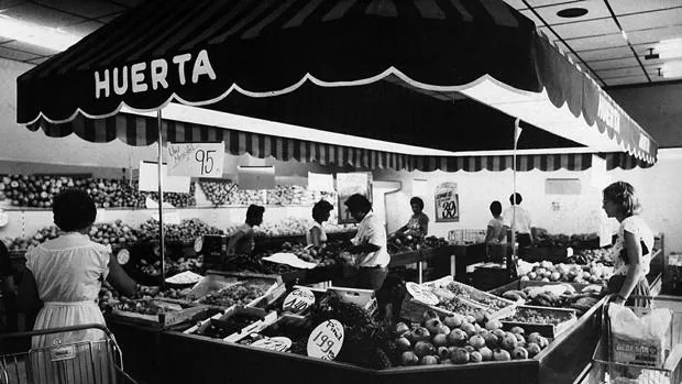 En imágenes: así ha cambiado Mercadona desde su primer supermercado de 1977 hasta el último
