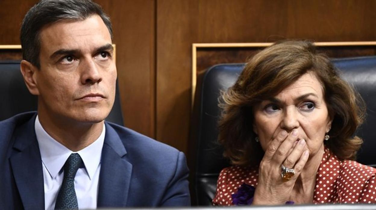 Pedro Sánchez y Carmen Calvo