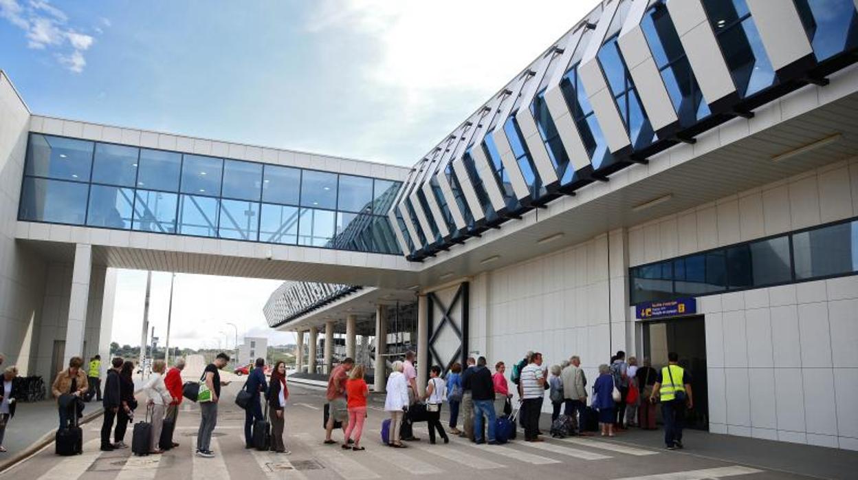 Tránsito de pasajeros en el aeropuerto de Castellón