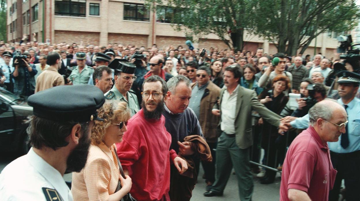 Xabier Ugarte Villar fue uno de los carceleros de Ortega Lara (en la imagen) y fue detenido el 1 de julio de 1997 y condenado en junio de 1998 a 32 años