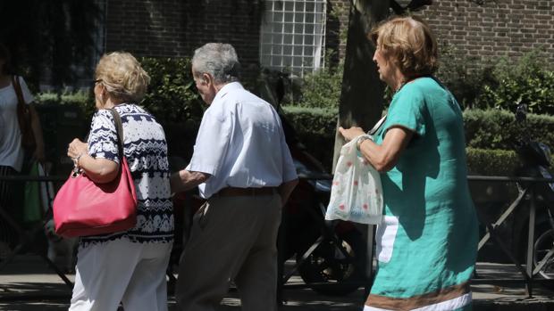 Un conductor rompe la cadera a un anciano que le recriminó que casi le atropellara