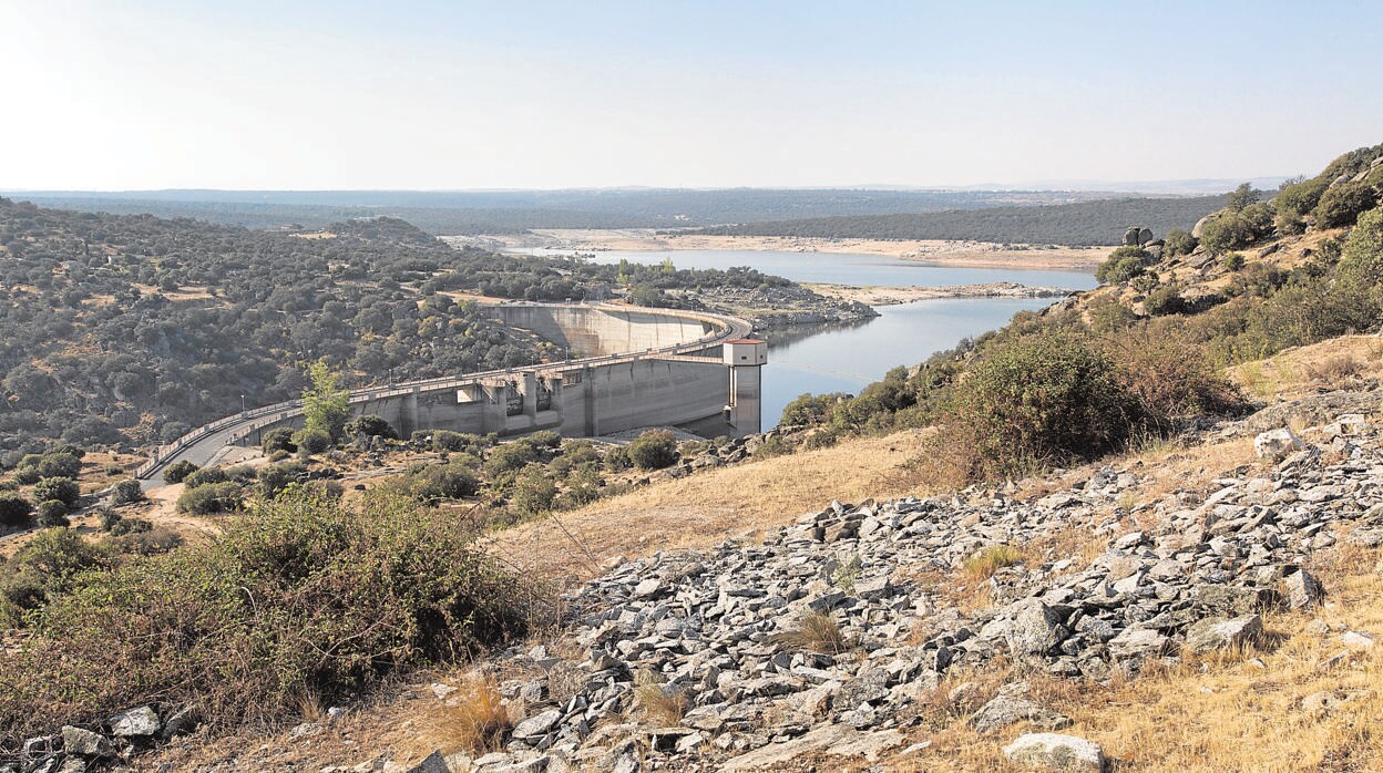 El embalse de Las Cogotas (Ávila) se ha convertido en el epicentro de la sequía en Castilla y León