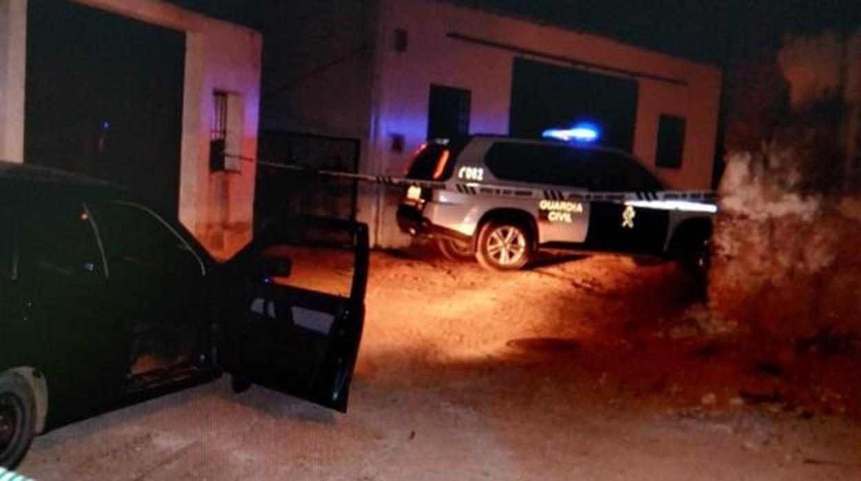 La Guardia Civil acordonó la zona del suceso en la calle Francisco Pizarro de Nogales