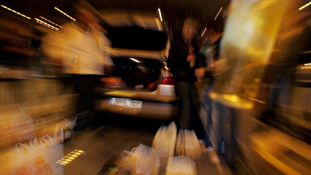 Botellón y «coches discoteca»: 162 multas en un fin de semana en Gandia por ruido excesivo