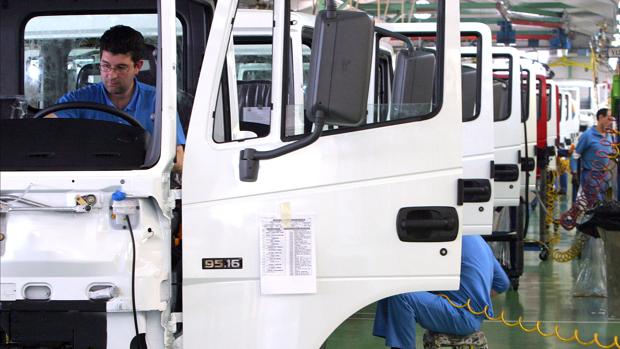  Nissan fabricará su último camión en Ávila el   de agosto tras más de   años