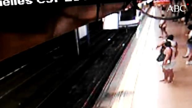 Prisión sin fianza para el hombre que tiró a un viajero a las vías de Metro de Argüelles