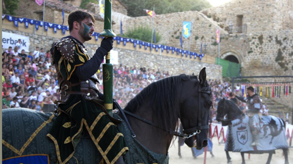 Un momento de la representación del torneo medieval de Cañete