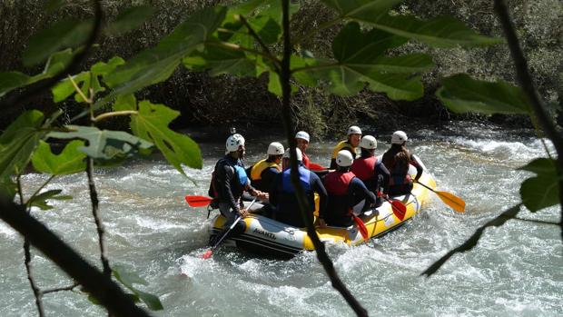 Muere un hombre tras una caída cuando hacía rafting en Montanejos