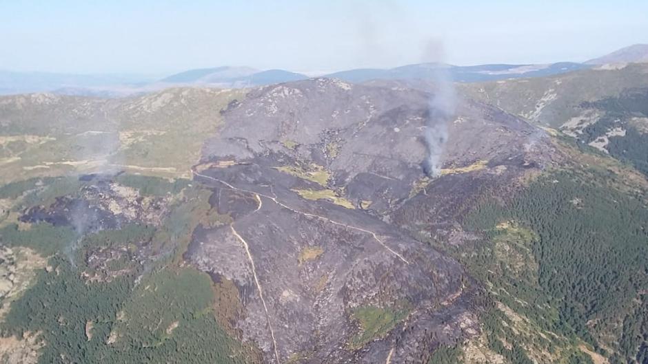 Vídeo: Este es el desolador paisaje de cenizas que está dejando el incendio de La Granja