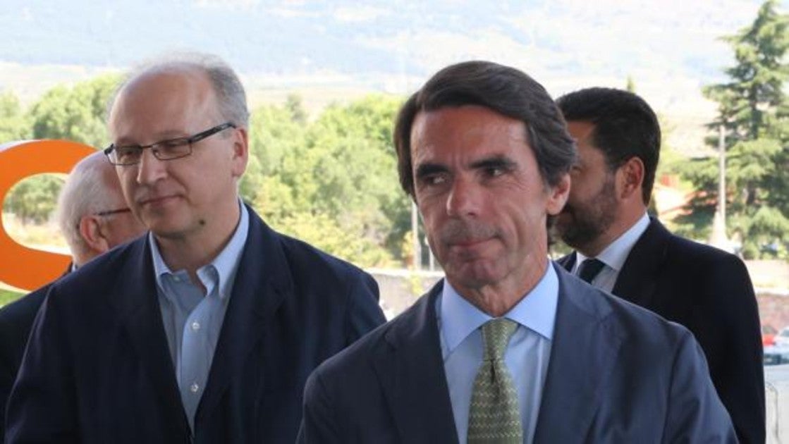 Casado y Álvarez de Toledo recuperan al aznarista Gabriel Elorriaga para la primera línea política