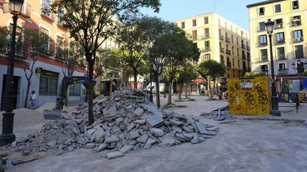 Plan de choque para Lavapiés: ampliación de aceras y refuerzo policial