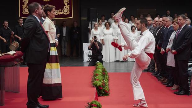 Los guiños al nacionalismo vasco de la toma de posesión de María Chivite en Navarra