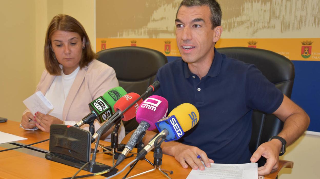 Tita García Élez y Luis Enrique Hidalgo, en rueda de prensa