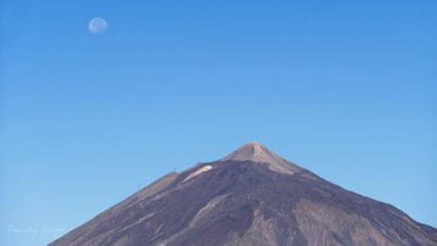 La influencia de los volcanes de Canarias al polo magnético mundial