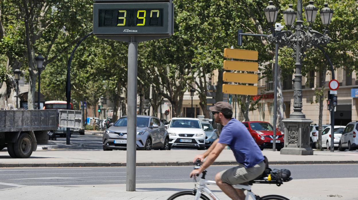 Imagen de archivo de una jornada con altas temperaturas en Valencia