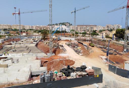 Estado de las obras en la parcela de la promoción Marina Real II de AEDAS Homes en Denia