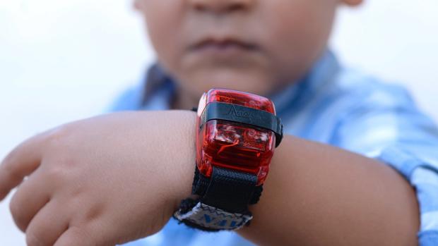 Diseñan una pulsera que detecta hiperactividad en niños con un acierto del 98%