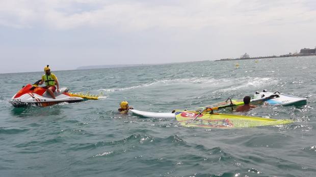 Un hombre muere ahogado junto al puerto de Alicante