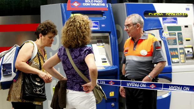 Huelga indefinida de los vigilantes de Metro por «impago» a los trabajadores