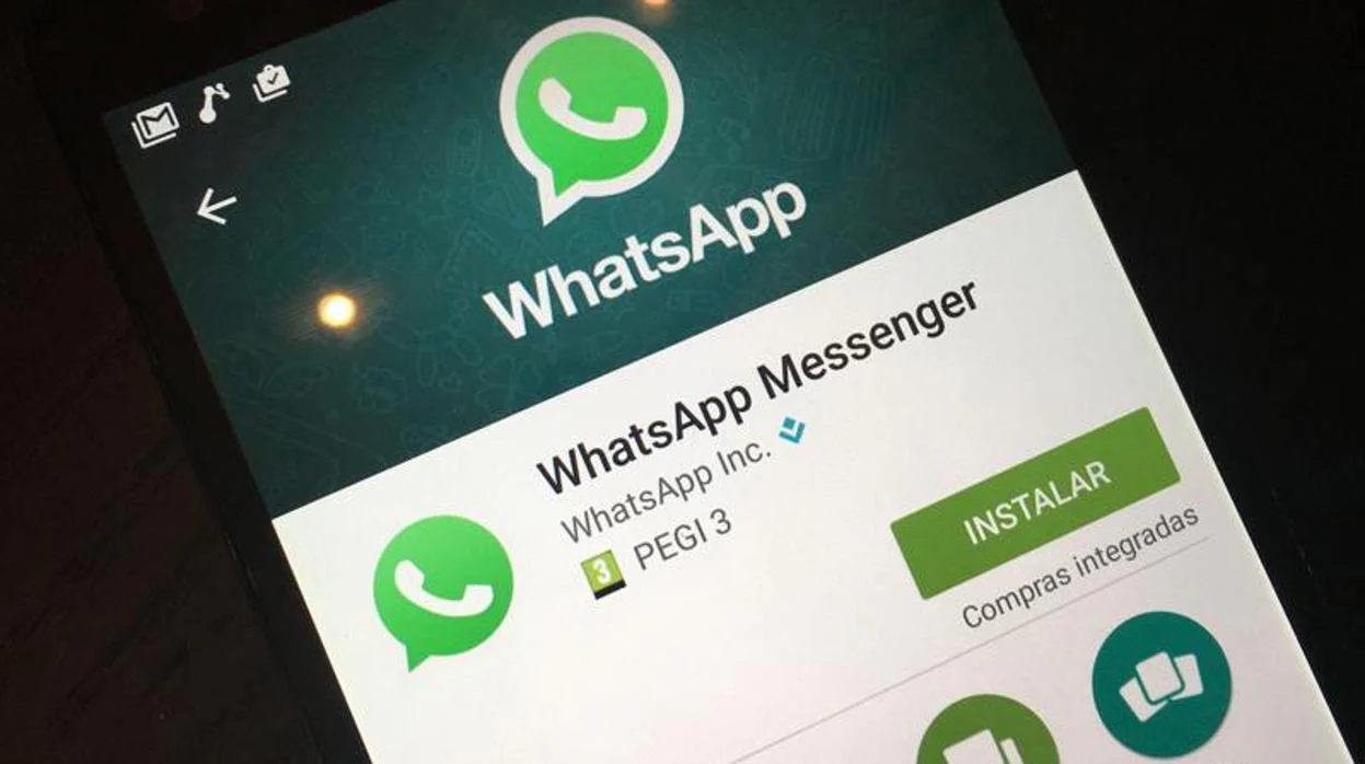 Catorce meses de cárcel por fisgar el chat de Whatsapp de una amiga con el abogado de su marido