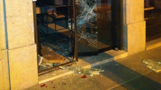 Cuatro encapuchados asaltan la misma noche tres comercios en Usera, Fuencarral y Villa de Vallecas