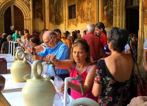 El precioso claustro de la catedral de Toledo, escenario de la tradición