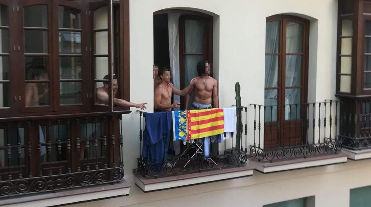 Imagen del apartamento turístico con la bandera de la Comunidad Valenciana