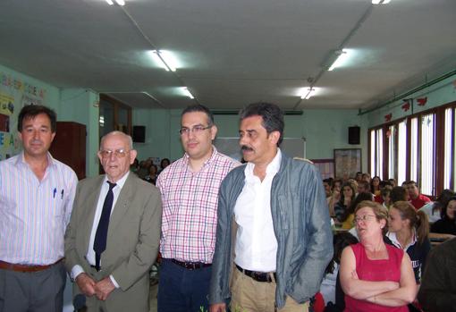 Virgilio Peña Córdoba, el segundo por la izquierda, en 2008